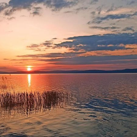 Sunshine 208 Apartman Balatonszarszo Luaran gambar